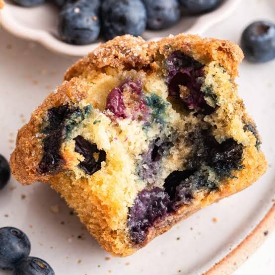 Blueberry muffin with crumb topping